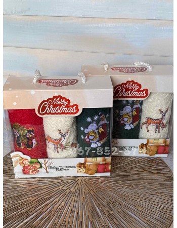 Подарочный набор из трех кухонных полотенец Merry Christmas Red Penguins/Beige Deer/Green Santa
